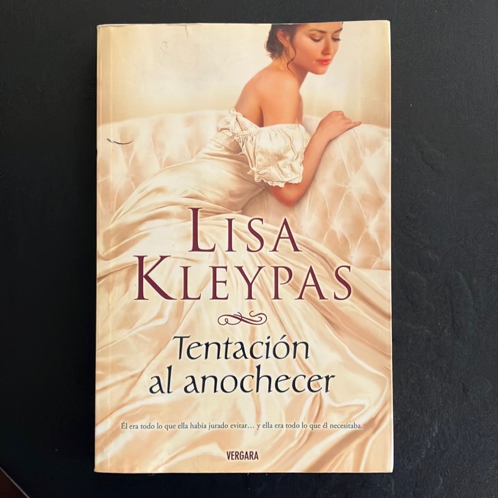 Tentacion al Anochecer Lisa Kleypas 2011 Libro Español Spanish Paperback Book